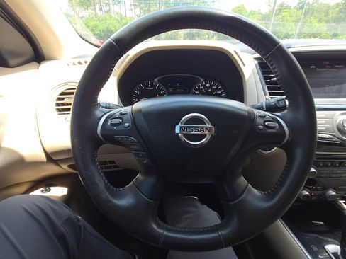 Used 2018 Nissan Pathfinder SV FWD image 14