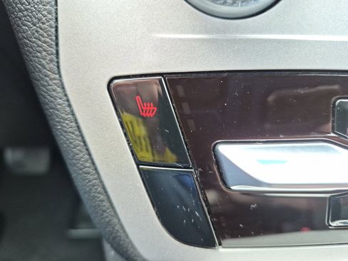 Used 2024 Ford Explorer XLT RWD image 25