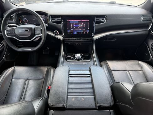 Used 2023 Jeep Wagoneer 4WD w/ Premium Group I image 13