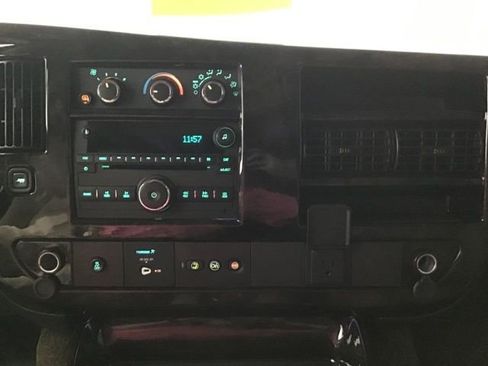 Used 2023 Chevrolet Express 2500 image 30