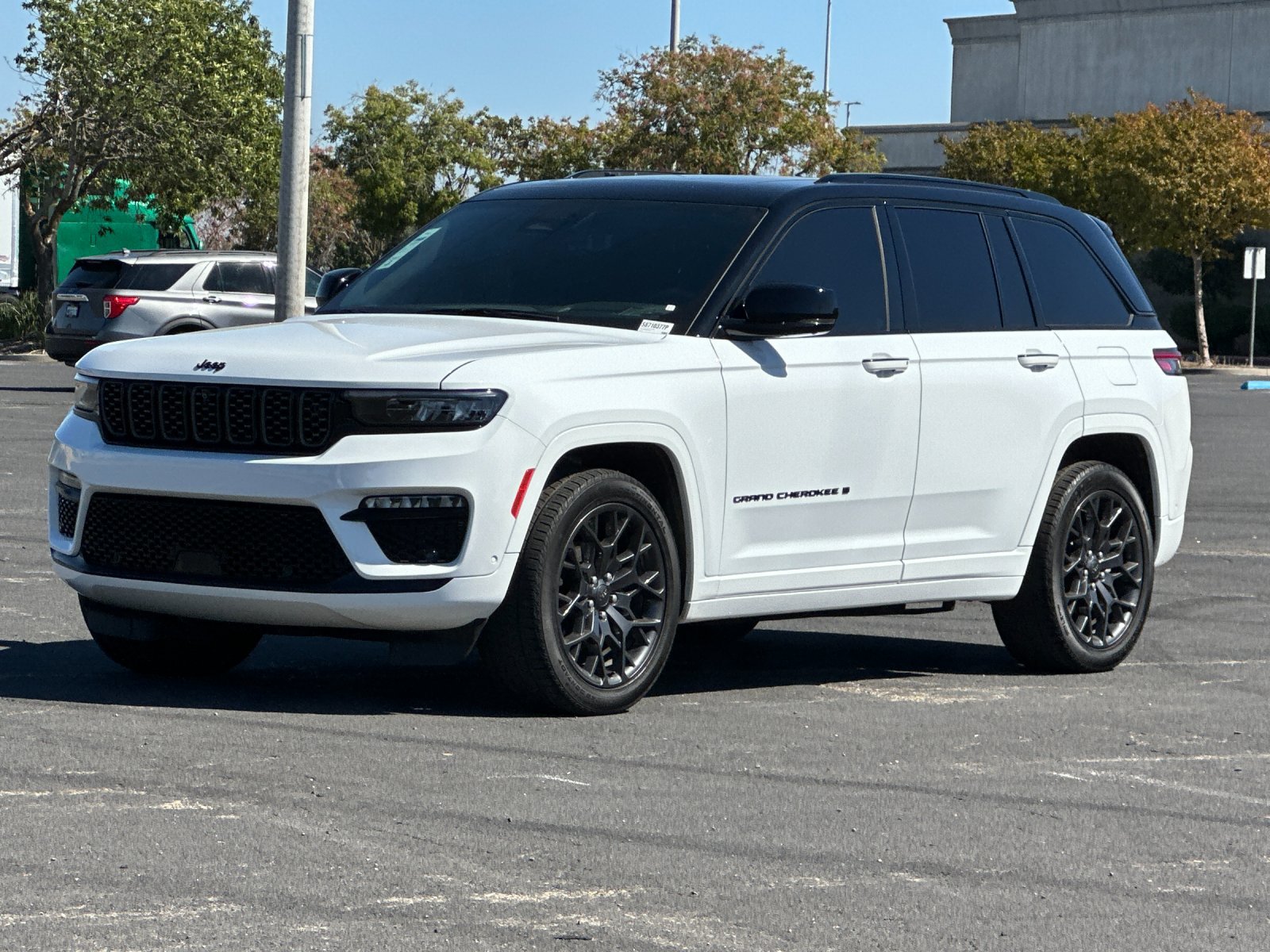 Used 2025 Jeep Grand Cherokee Summit AWD/4WD image 8