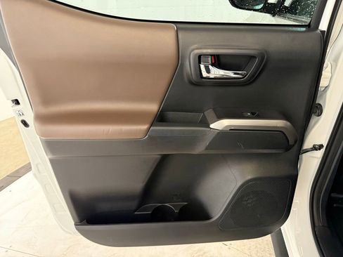 Used 2017 Toyota Tacoma Limited image 13