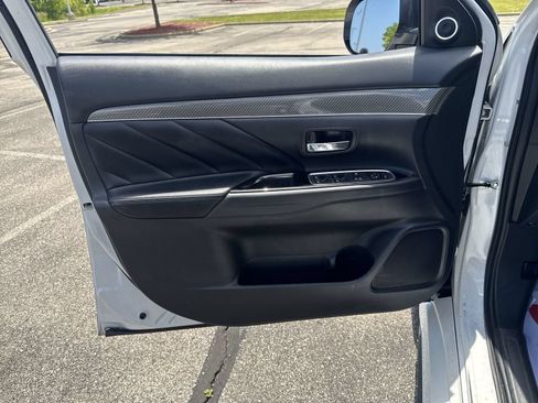 Used 2019 Mitsubishi Outlander SEL AWD/4WD image 25