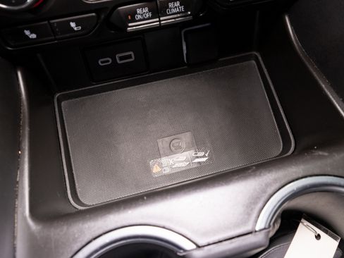 Used 2024 Chevrolet Suburban LT image 21