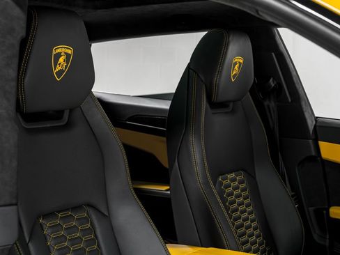 Used 2022 Lamborghini Urus AWD/4WD image 38