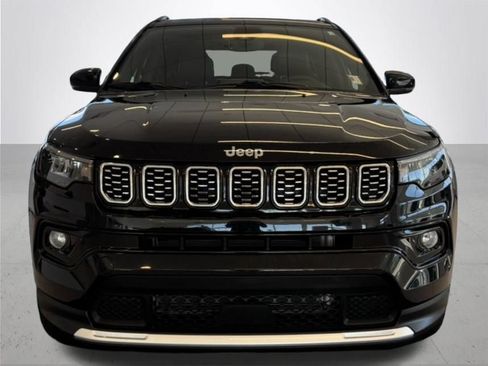 Used 2025 Jeep Compass Limited AWD/4WD image 3