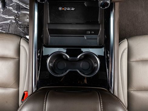 Used 2025 Chevrolet Suburban Z71 w/ Comfort Package image 28