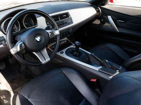 Used 2005 BMW Z4 2.5i image 4
