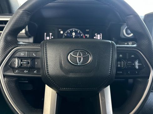 Used 2025 Toyota 4Runner SR5 AWD/4WD image 22
