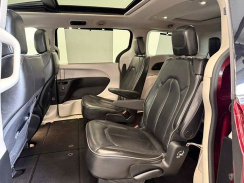 Used 2019 Chrysler Pacifica Limited FWD image 21