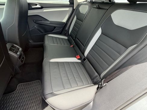 Certified 2022 Volkswagen Taos SEL AWD/4WD image 13
