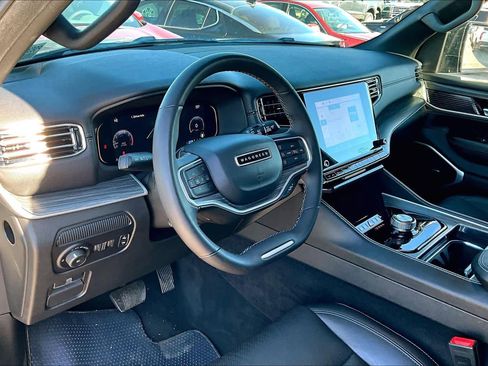 Used 2023 Jeep Wagoneer L Series III image 16