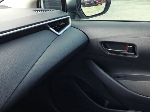 Used 2025 Toyota Corolla LE image 22