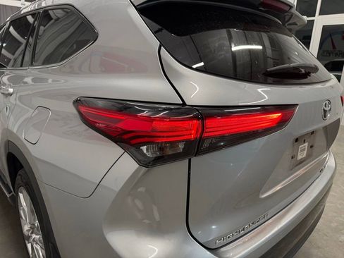Used 2022 Toyota Highlander Limited image 5