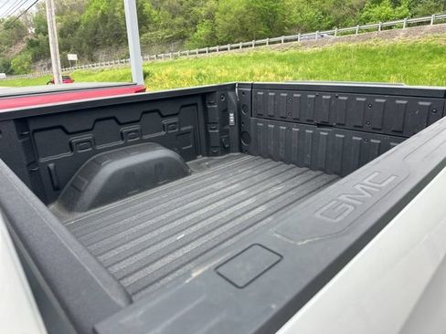 Used 2023 GMC Sierra 1500 SLT w/ SLT Premium Plus Package AWD/4WD image 10