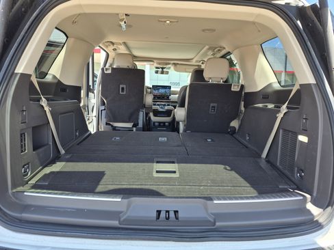 Used 2023 Lincoln Navigator Reserve AWD/4WD image 19