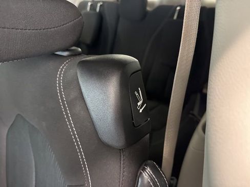 Used 2023 Chrysler Voyager LX image 22