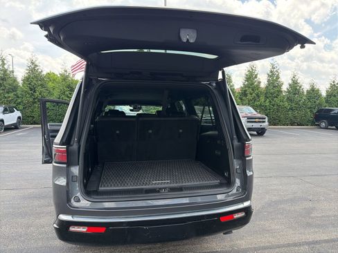 Used 2024 Jeep Wagoneer L Series II w/ Flexible Seating Group AWD/4WD image 27