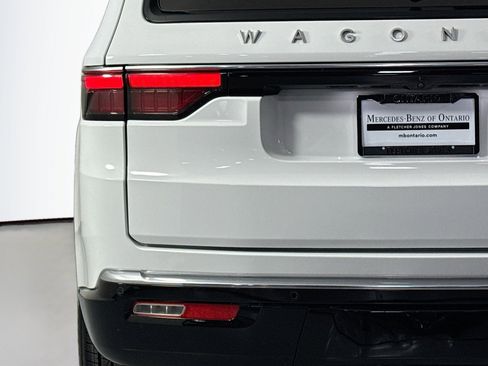 Used 2024 Jeep Wagoneer Series III AWD/4WD image 16