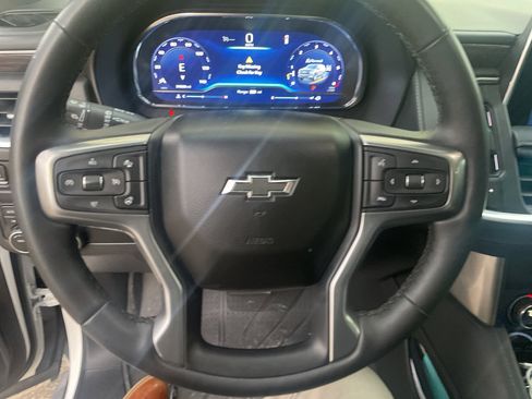 Used 2024 Chevrolet Tahoe Z71 w/ Luxury Package image 11