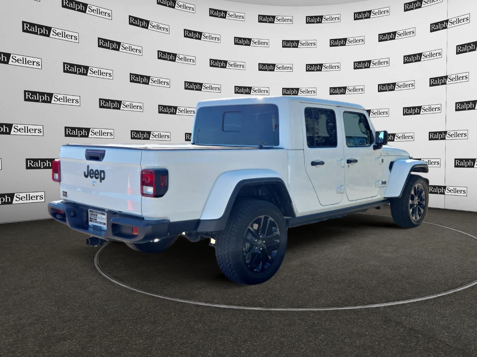Used 2024 Jeep Gladiator Sport AWD/4WD image 6