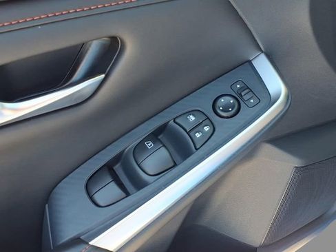 Certified 2025 Nissan Sentra SR FWD image 18