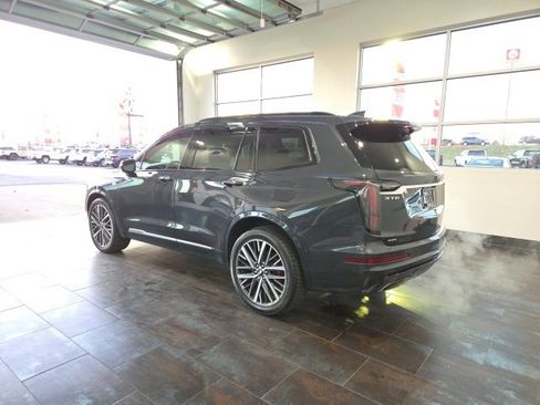 Used 2022 Cadillac XT6 Sport w/ Platinum Package image 4