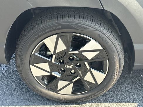 Used 2025 Hyundai Kona SEL FWD image 17