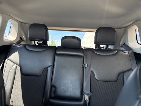 Used 2022 Jeep Compass Latitude FWD image 9