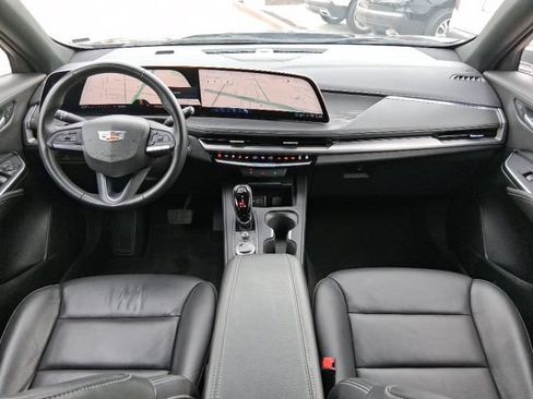 Used 2025 Cadillac XT4 Premium Luxury FWD image 9