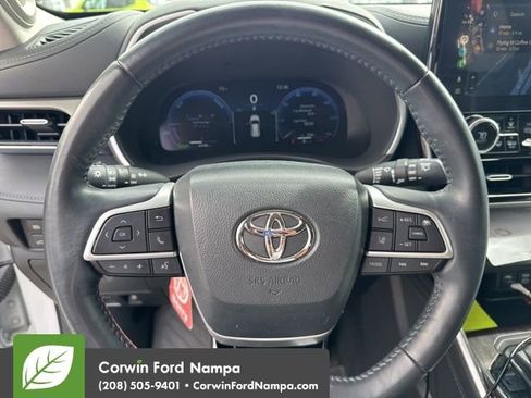 Used 2023 Toyota Highlander Limited image 7