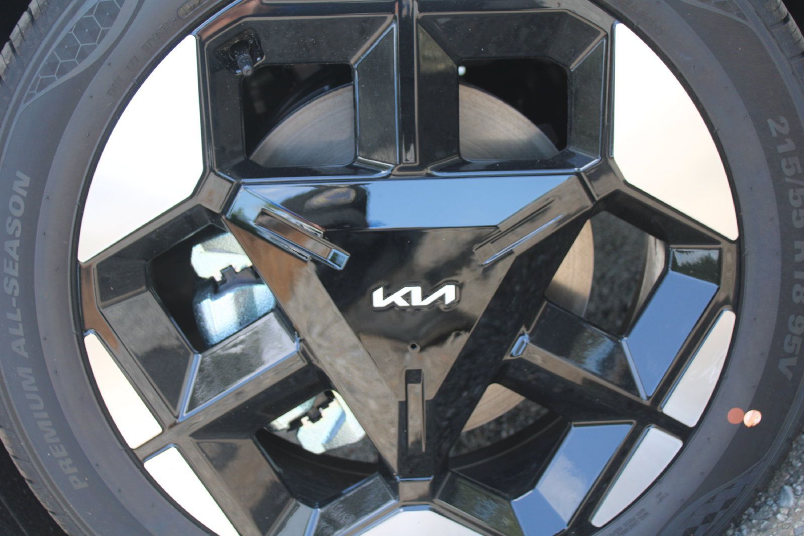 New 2027 Kia Seltos EX w/ EX Panoramic Sunroof Package FWD image 18