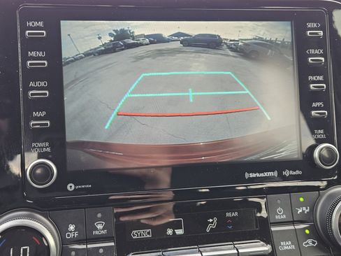 Used 2022 Toyota Highlander LE image 20