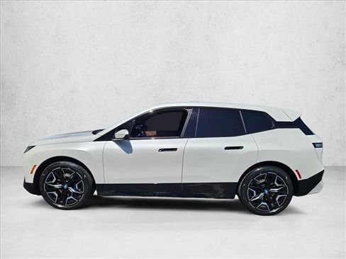 Used 2024 BMW iX xDrive50 w/ Sport Package AWD/4WD image 9