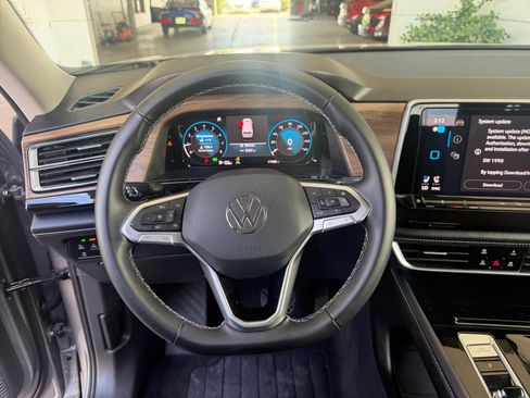 Used 2026 Volkswagen Atlas SE FWD image 25