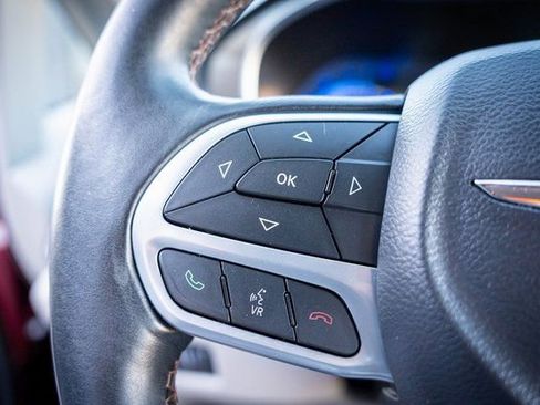 Used 2017 Chrysler Pacifica Touring-L Plus image 19