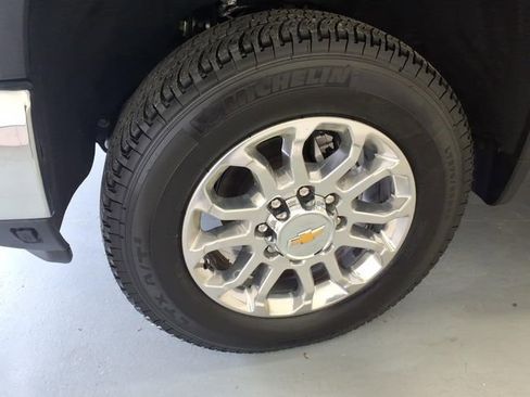 Used 2025 Chevrolet Silverado 2500 LTZ w/ LTZ Premium Package AWD/4WD image 9