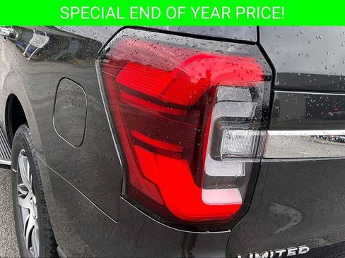 Used 2022 Ford Expedition Limited image 22