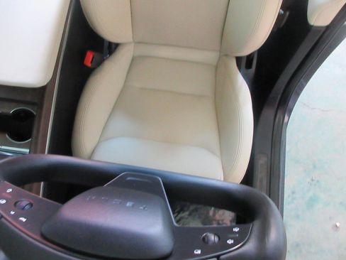 Used 2023 Tesla Model X AWD/4WD image 11