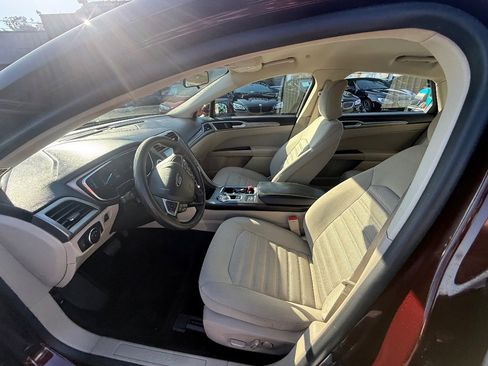Used 2018 Ford Fusion SE FWD image 13