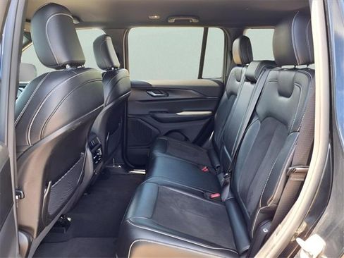 Used 2024 Jeep Grand Cherokee Altitude image 22