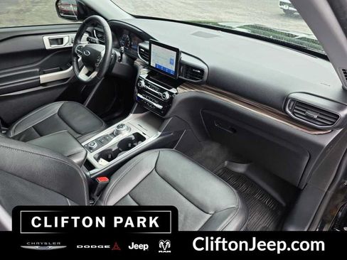 Used 2021 Ford Explorer Limited w/ Equipment Group 301A AWD/4WD image 17