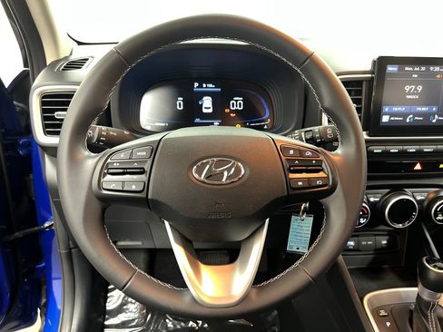 Used 2023 Hyundai Venue SEL FWD image 15