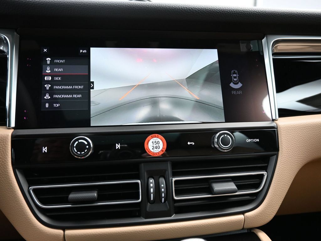 Certified 2026 Porsche Macan AWD/4WD image 9