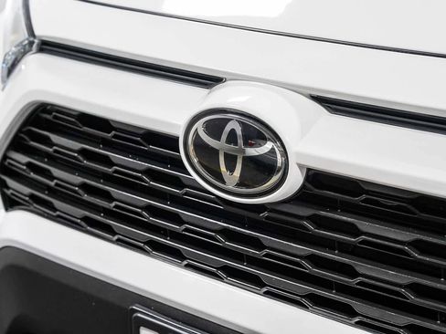 Certified 2022 Toyota RAV4 LE FWD image 9