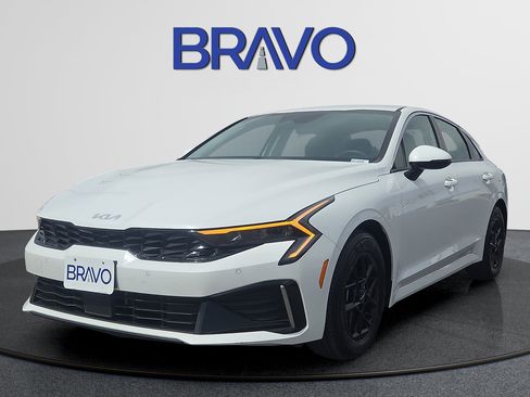 Used 2025 Kia K5 LXS FWD image 1