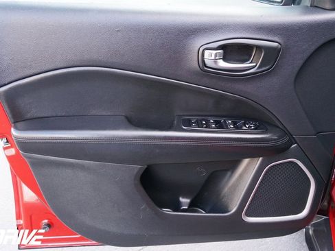 Used 2020 Jeep Compass Latitude image 16