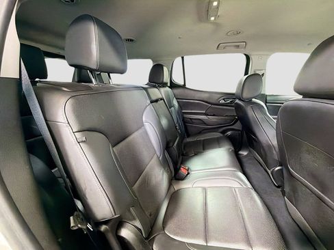 Used 2023 GMC Acadia SLT FWD image 30