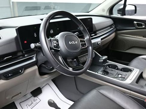 Used 2025 Kia Carnival FWD image 14