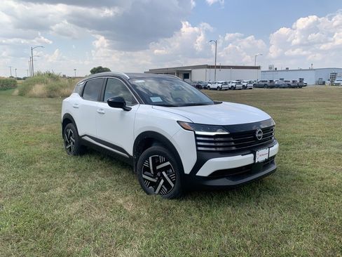 New 2026 Nissan Kicks SV image 3